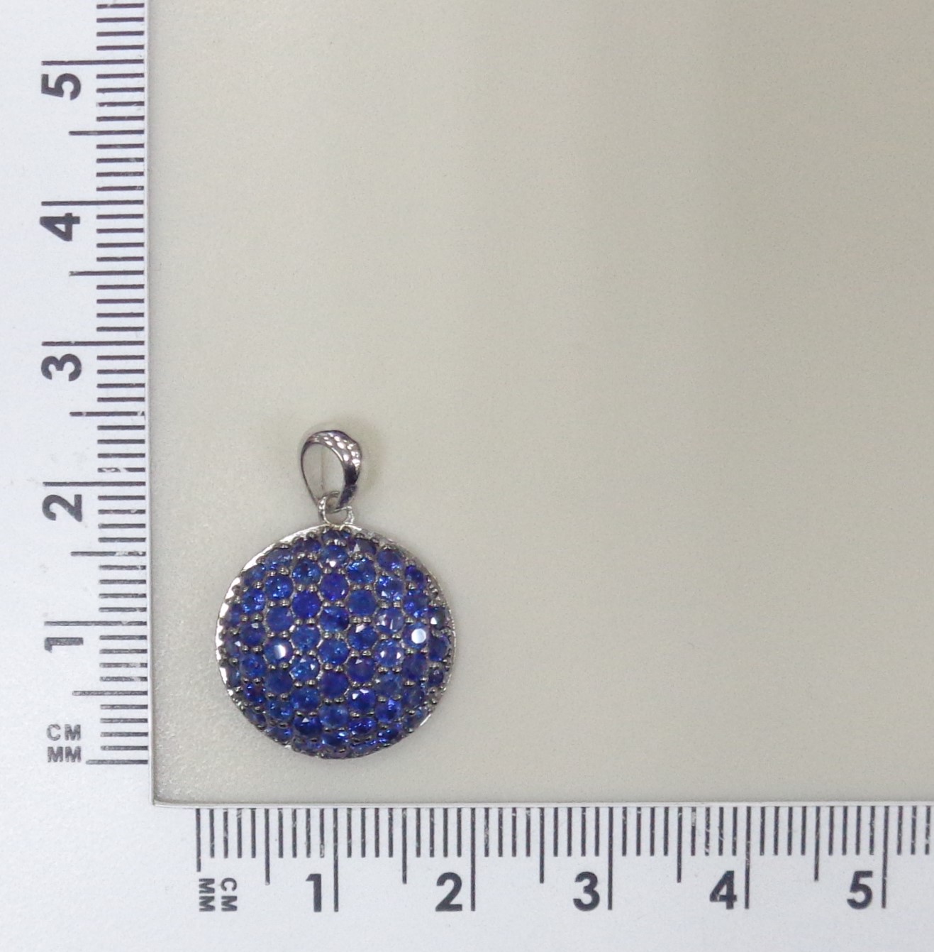 Серебряная подвеска с сапфирами